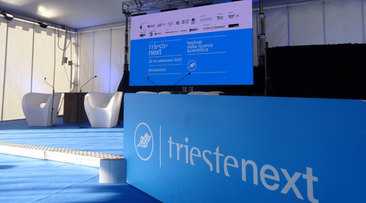 Trieste Next-stand